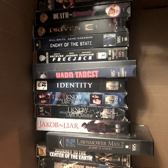 🇨🇦12 VHS TAPES - Picture 1 of 14